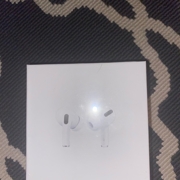AirPod pros - Picture 3 of 3
